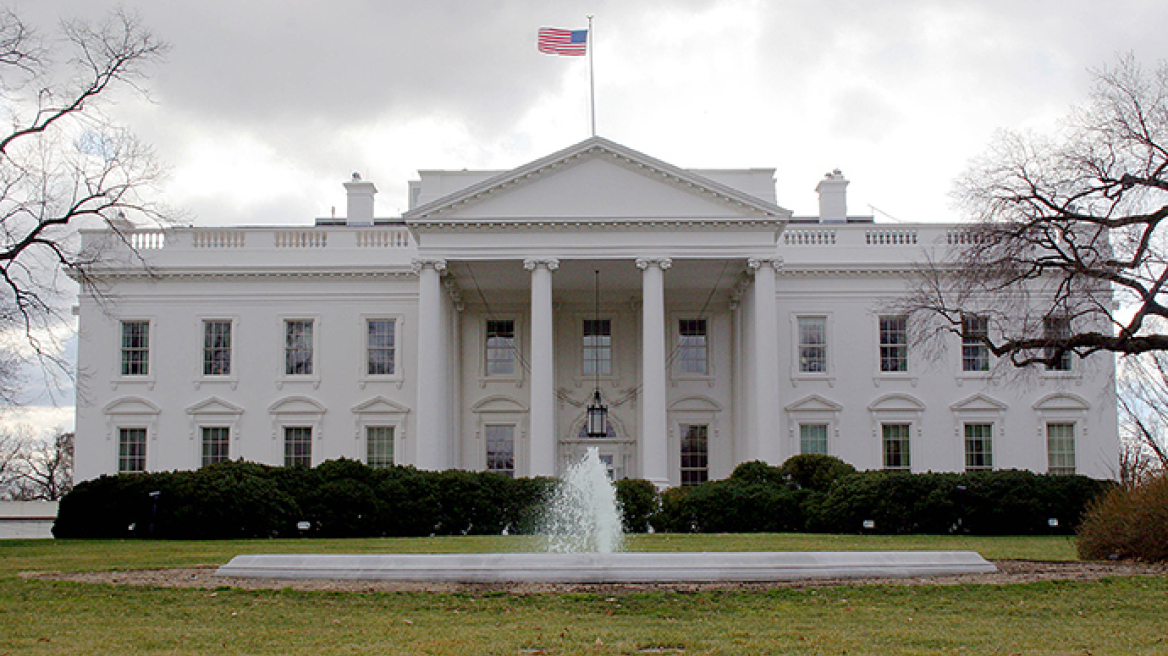 ΗΠΑ: Συνελήφθησαν δύο άτομα γιατί πέταξαν αντικείμενα στον Λευκό Οίκο